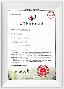 Tempat duduk kenderaan kejuruteraan dengan tempat letak tangan lipat